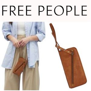 ⚜️ FREE PEOPLE • NEW Wristlet Vegan Leather